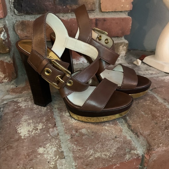 Micheal Kors brown and gold shoes - Picture 6 of 6
